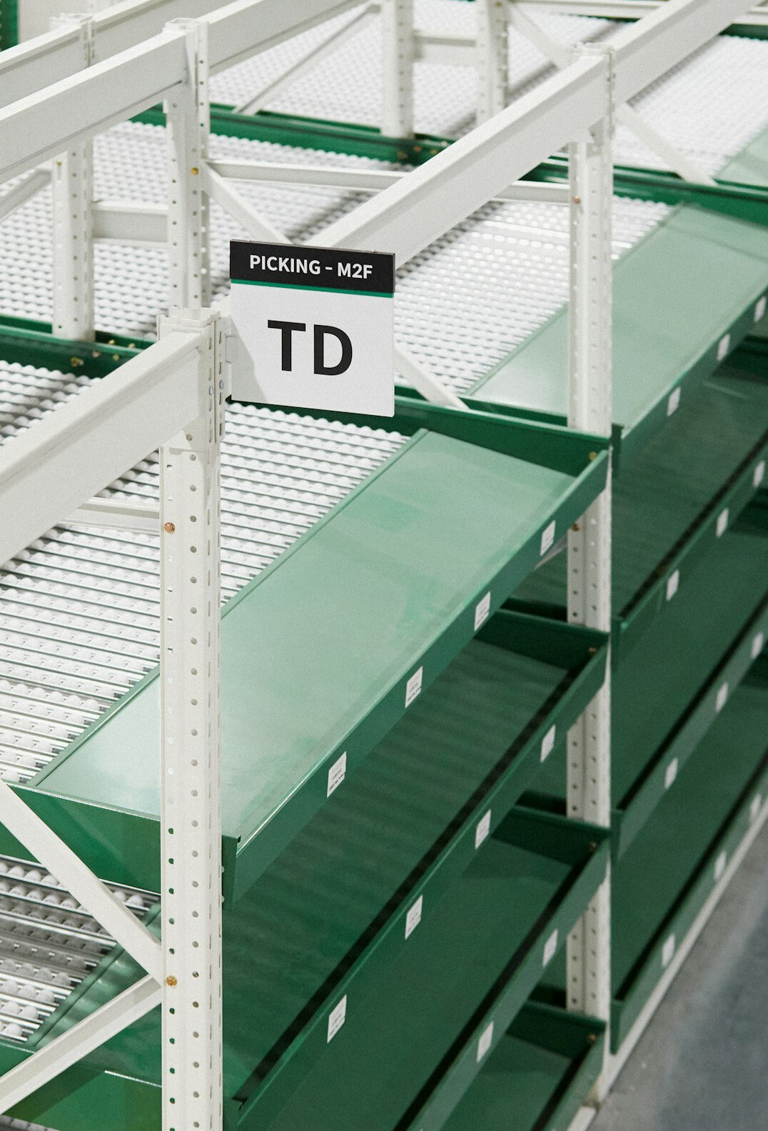 Automated conveyor system sorting packages in a modern warehouse